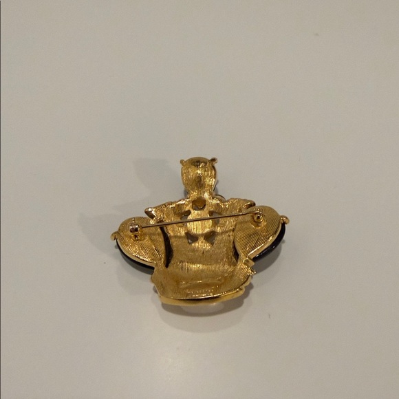 Vtg Trifari Royal Imperial Gold and Black Crown Brooch - Picture 6 of 9